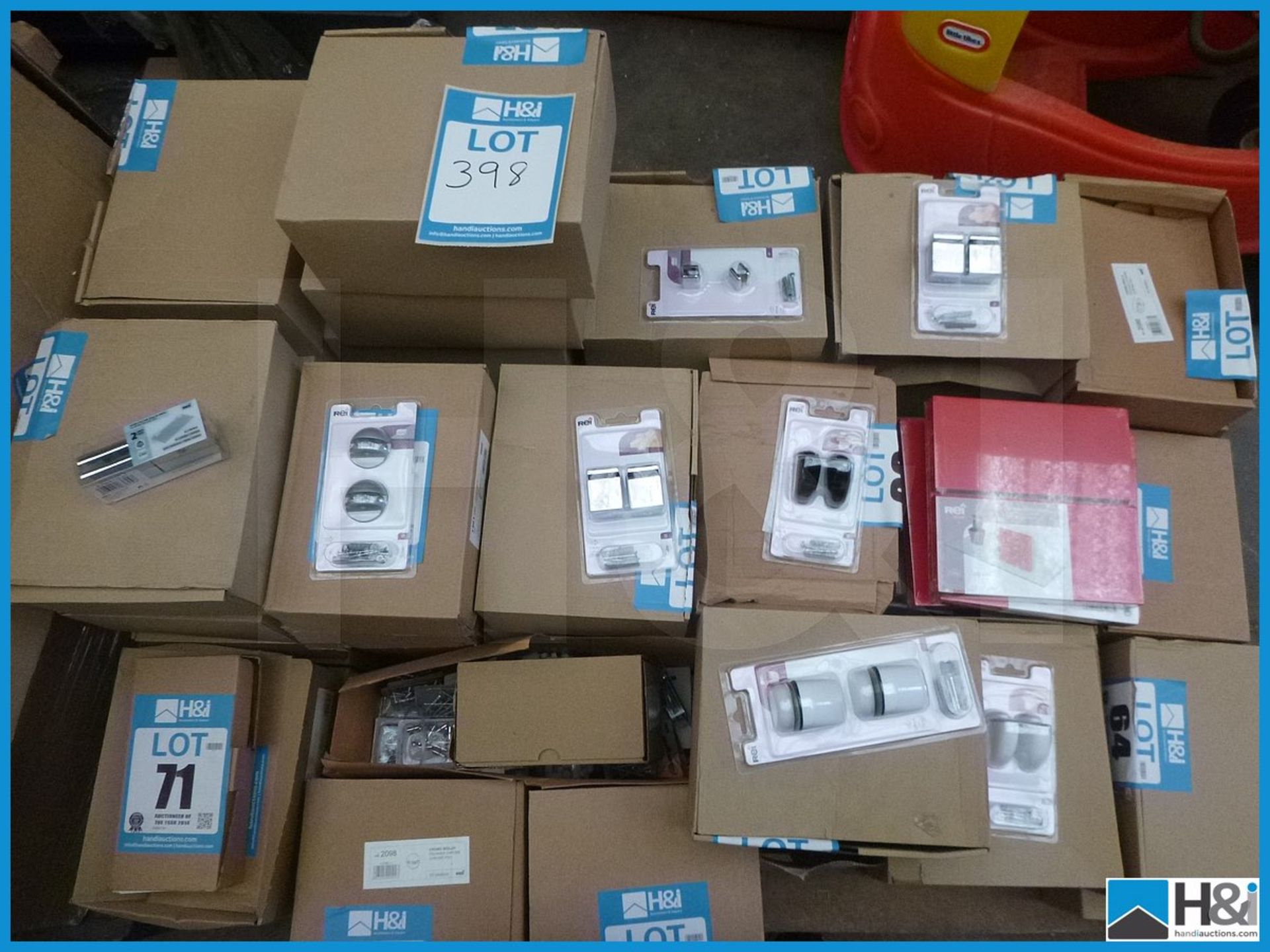 Large Value !!! - Pallet Of Shelving Brackets Packed In Retail Packaging And Boxed Appraisal: