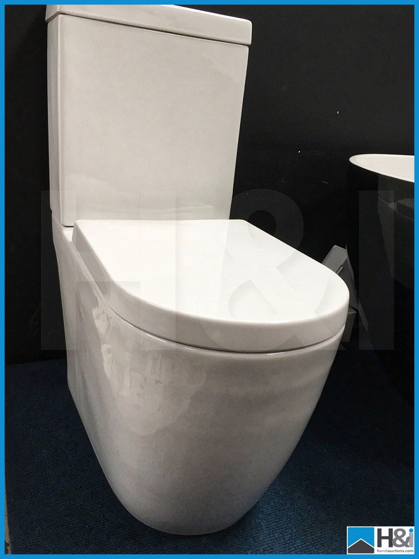 Stunning designer contemporary Adam WC with top flush and matching soft close seat. New and boxed. - Image 4 of 5