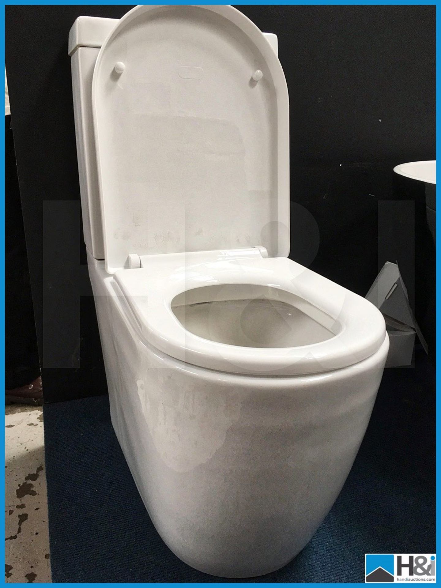 Stunning designer contemporary Adam WC with top flush and matching soft close seat. New and boxed. - Image 5 of 5