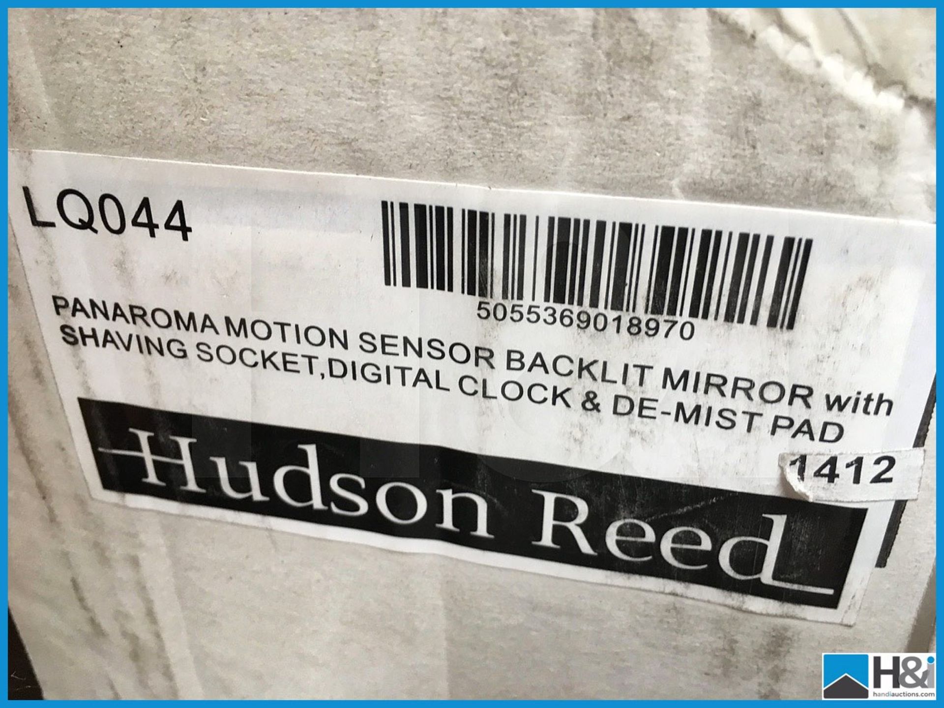 Designer Hudson Reed LQ044 Panorama motion sensor back lit mirror with clock and demist with shaving - Image 2 of 2