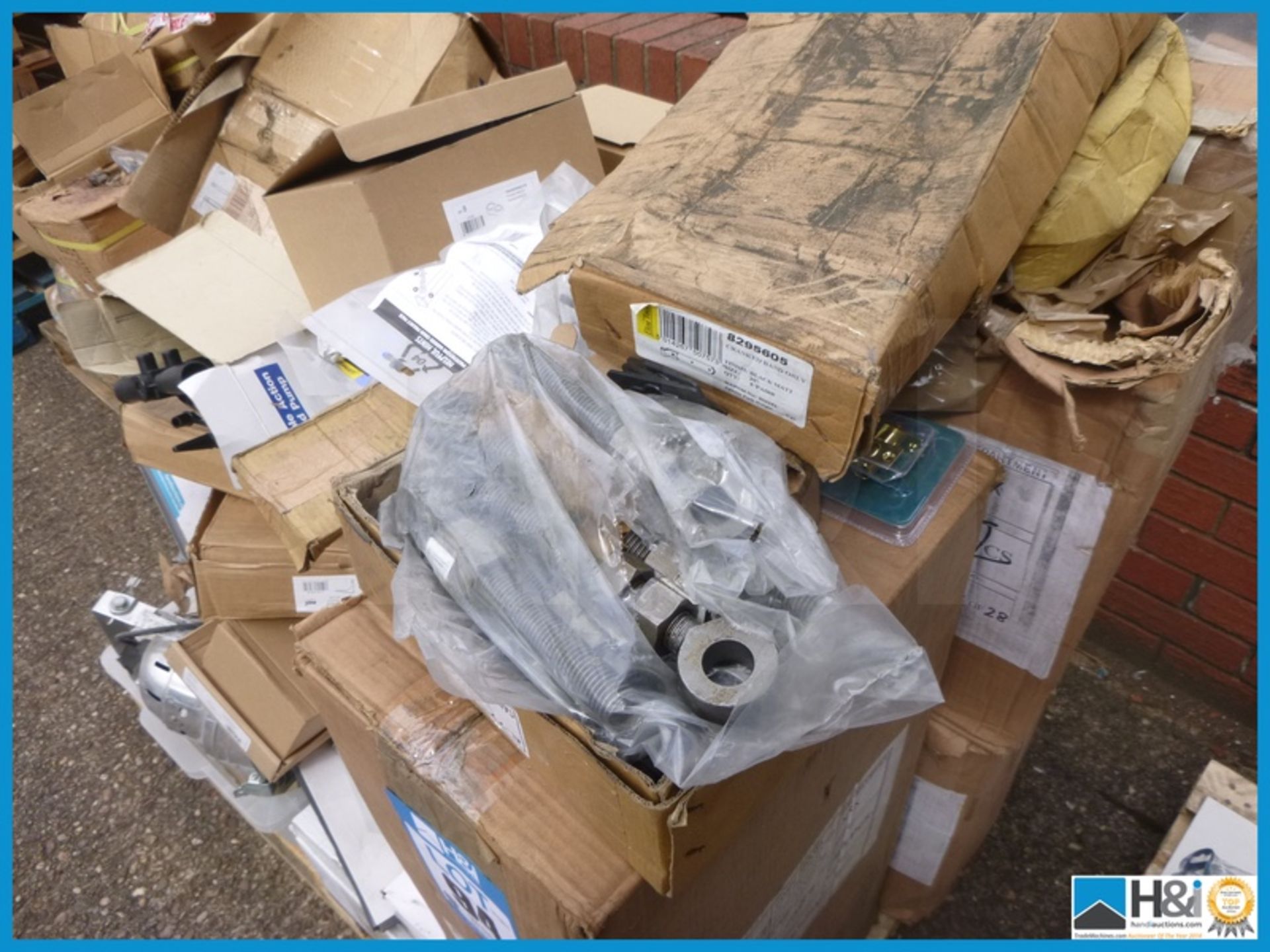 GREAT MIXED PALLET OF HARDWARE, INCLUDING FIXINGS, AGRICULTURAL IRONMONGERY, LARGE T-HINGES, - Image 2 of 3