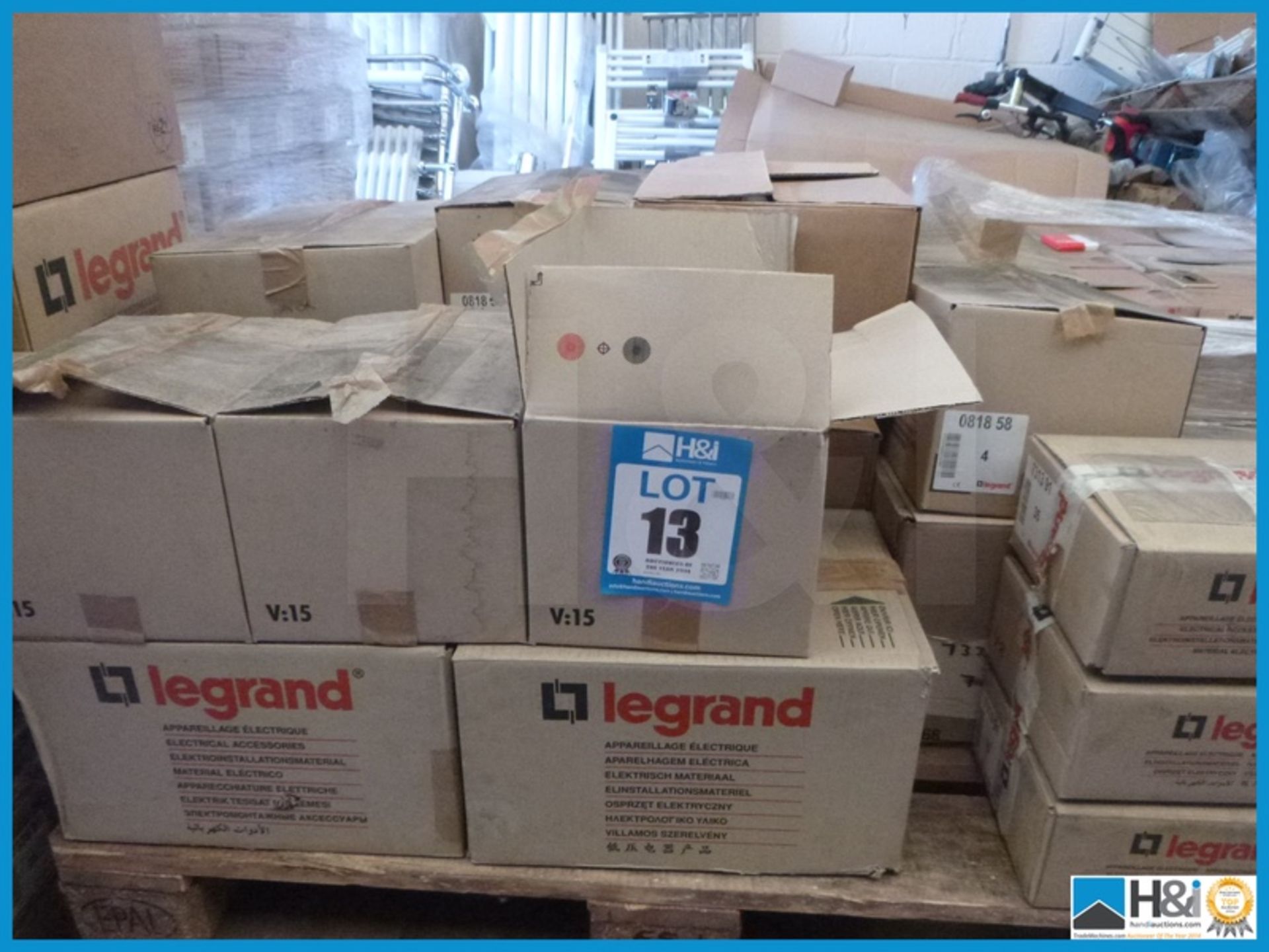 PALLET OF MIXED, NEW AND UNUSED LEGRAND PRODUCTS (MAINLY CONSUMER ELECTRICS RELATED GOODS). HIGH