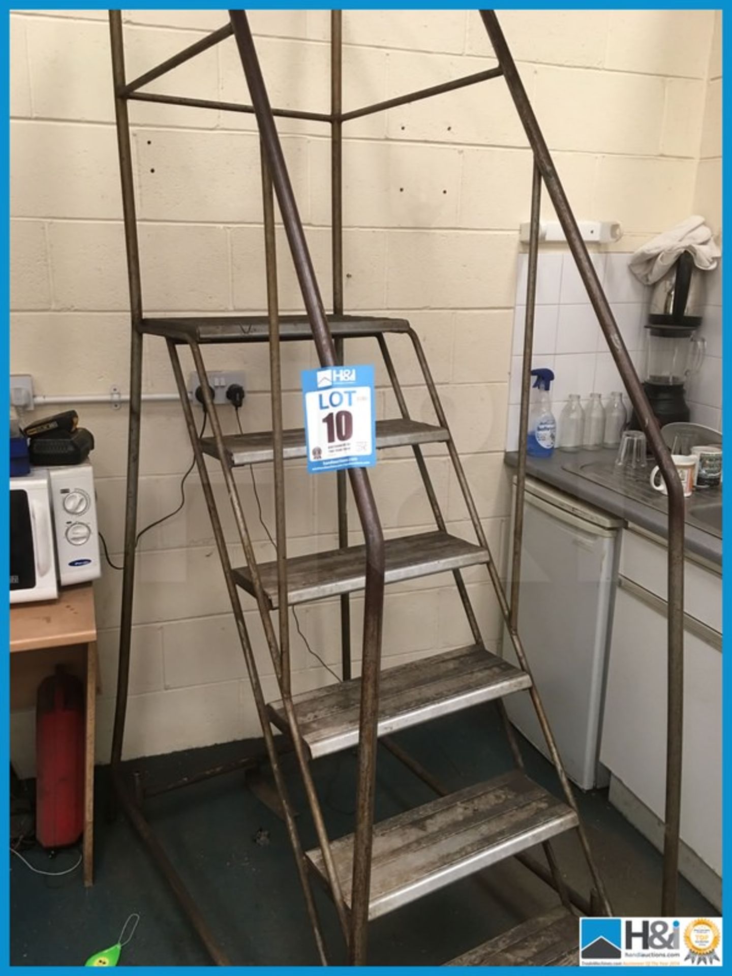 Portable step platform. 1400mm platform height. Good condition Appraisal: Viewing Advised Serial No: