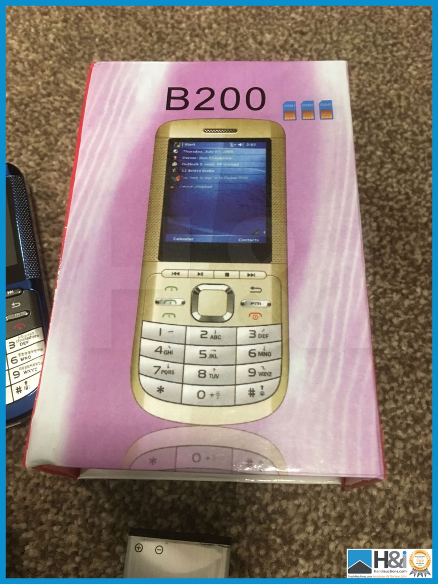b200 mobile phone, new boxed with bluetooth / fm, takes up to 3 sim cards and SD, torch, - Bild 3 aus 8