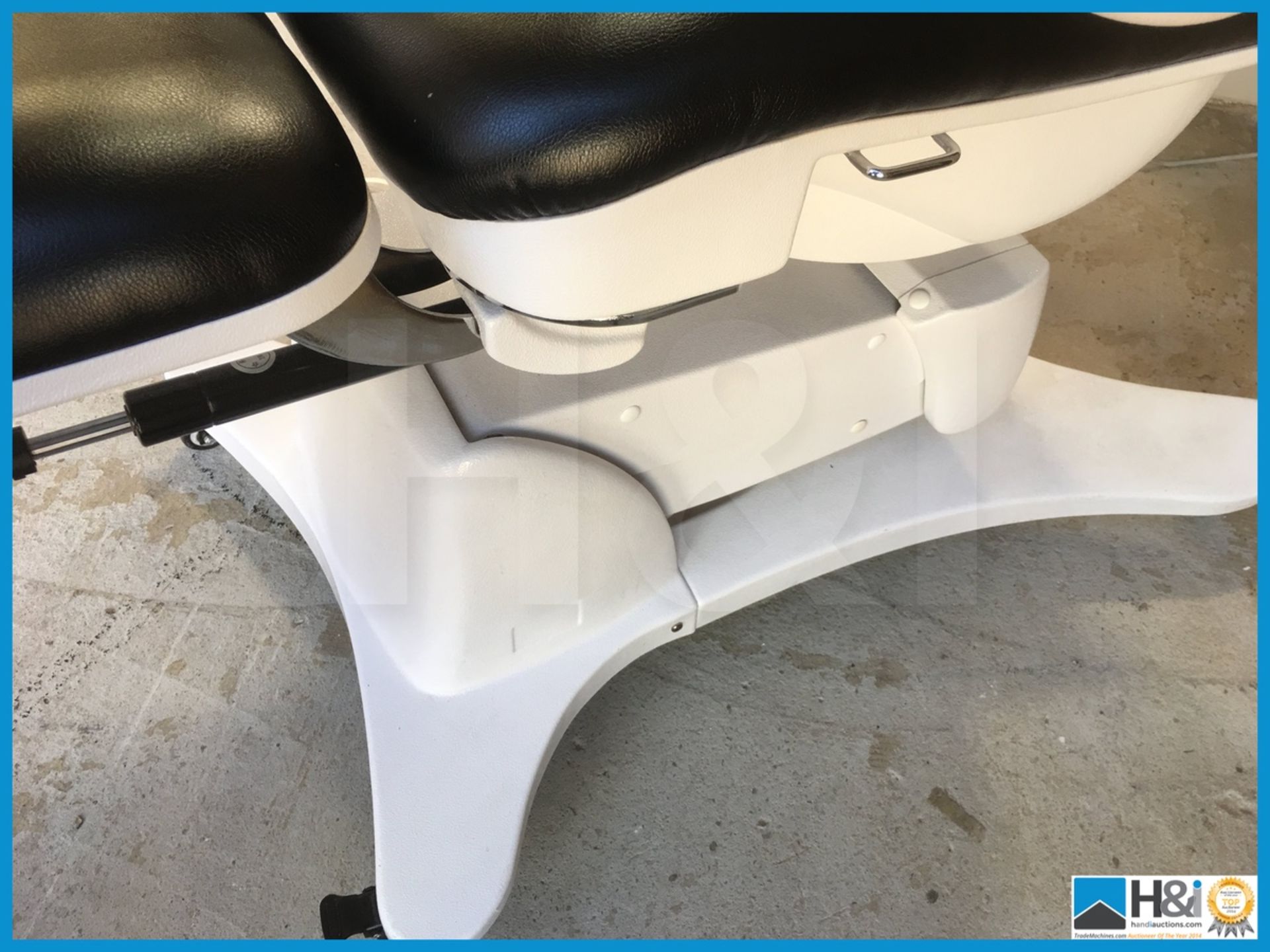 Ex display but in perfect condition electrically operated tattooist or therapist chair brand new - Bild 8 aus 9