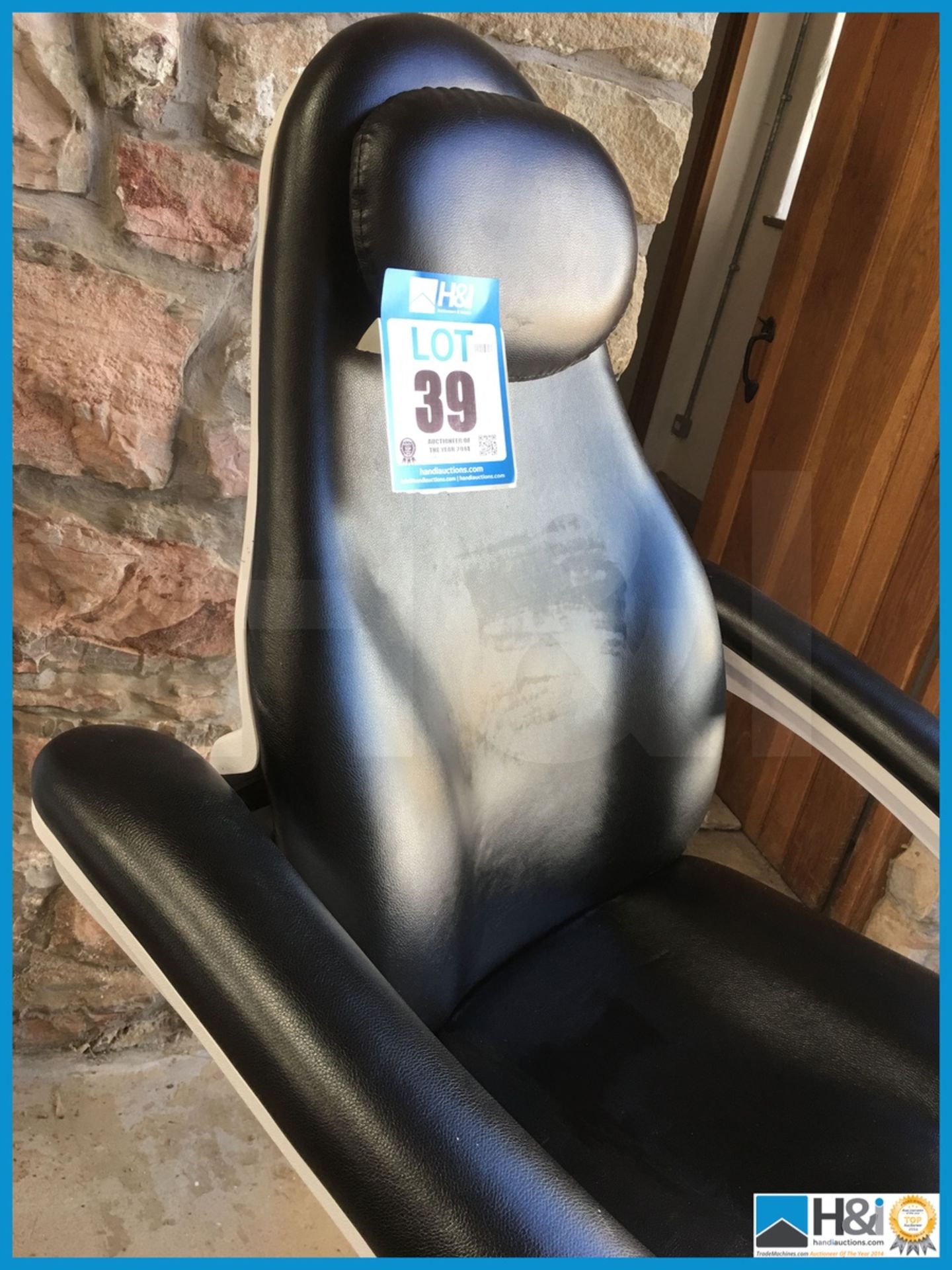 Ex display but in perfect condition electrically operated tattooist or therapist chair brand new - Bild 5 aus 9