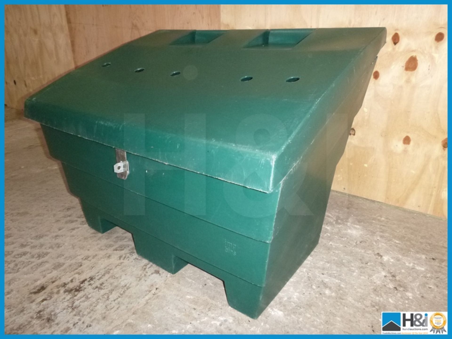 Lockable green plastic storage boxes suitable for storage of grit garden tools etc item is new 880 - Bild 2 aus 3