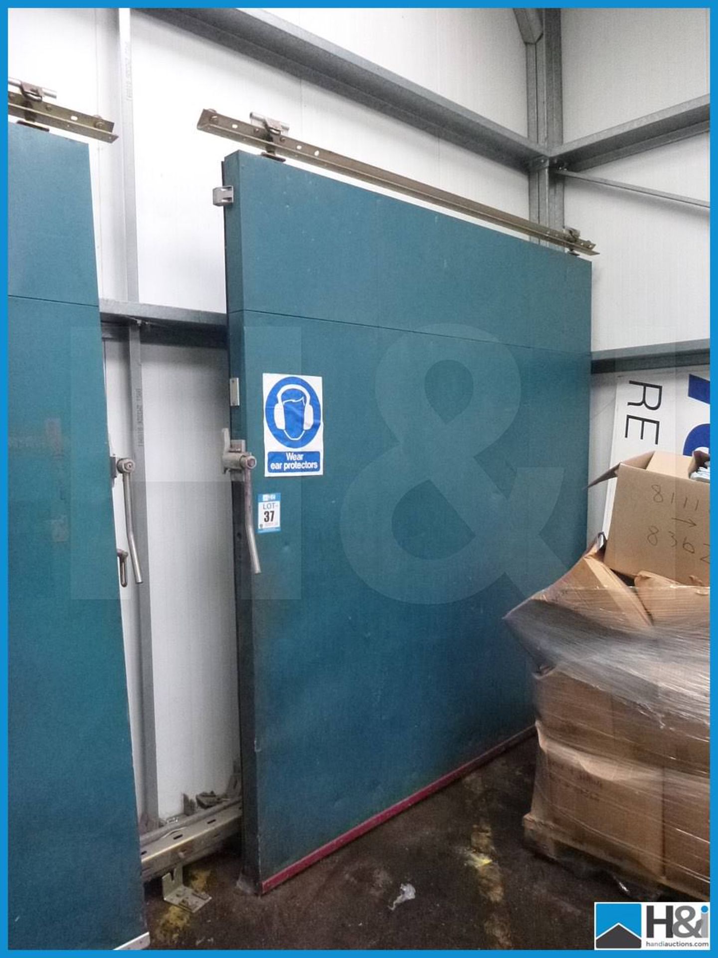 2 OFF - SLIDING WELDING DOORS, INCLUDING SLIDING TRACK AND GEAR, EACH DOOR, 2570X2570 MM, USED, GOOD - Image 2 of 4