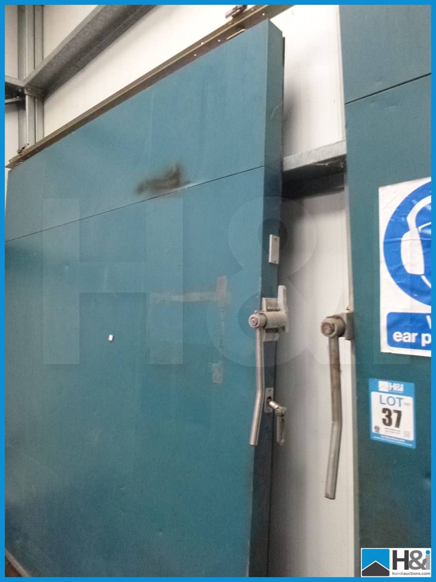 2 OFF - SLIDING WELDING DOORS, INCLUDING SLIDING TRACK AND GEAR, EACH DOOR, 2570X2570 MM, USED, GOOD - Image 4 of 4