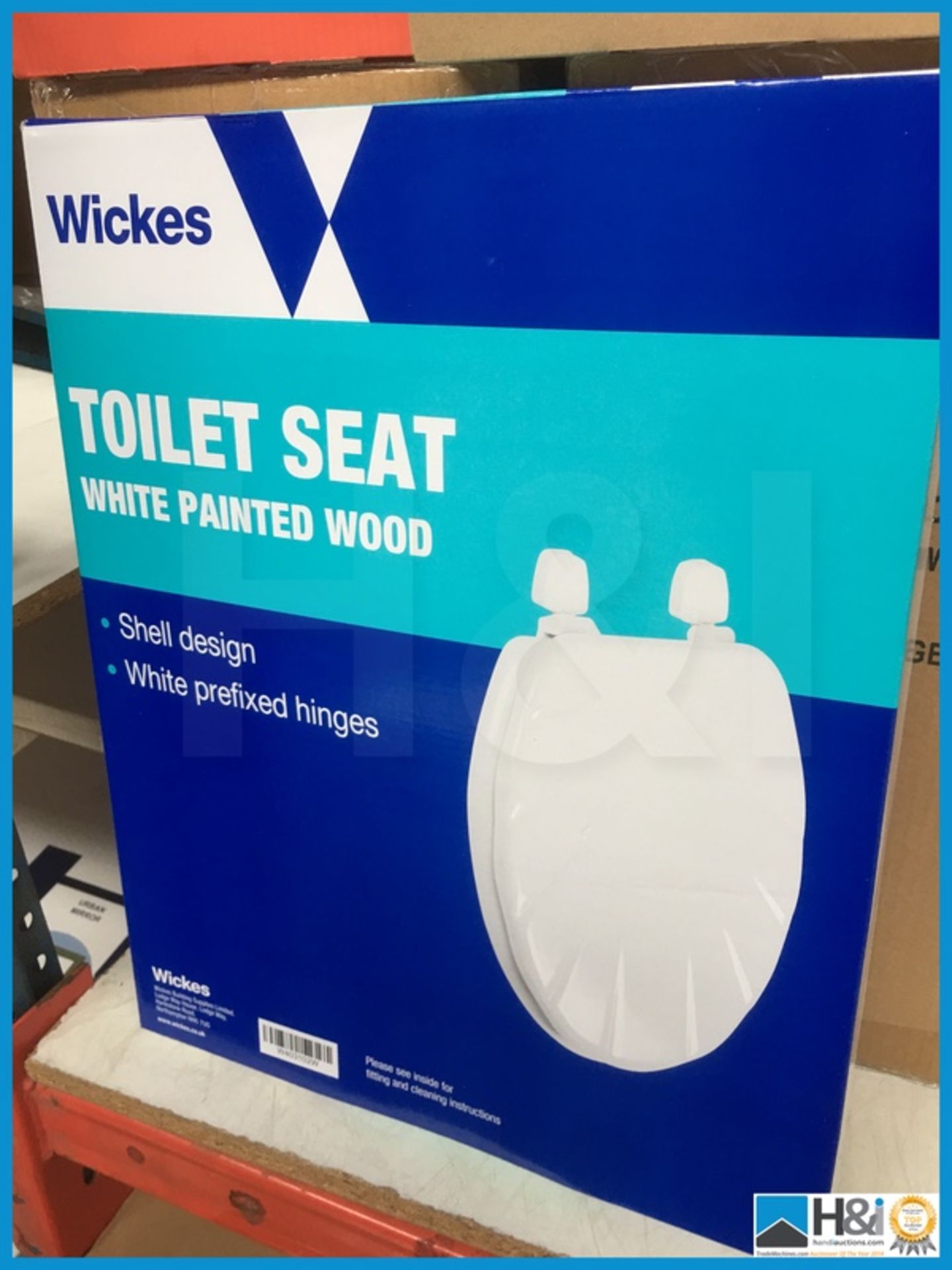 Wickes shell design toilet seat in gloss white with prefixed hinges. New and boxed. Suggested