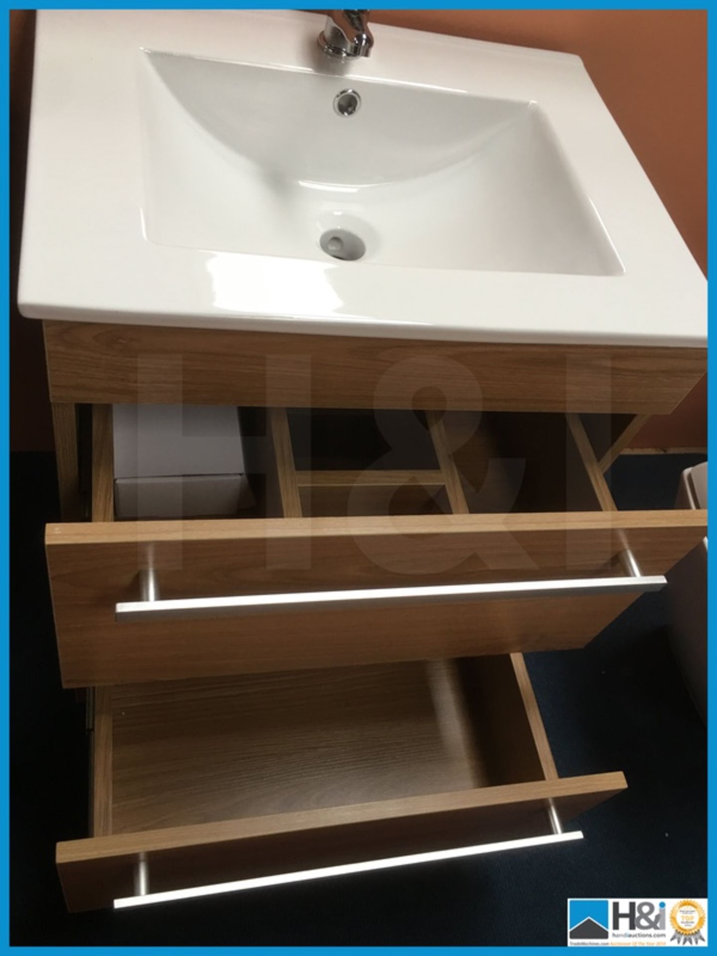 Beautiful floor standing 620x470 double drawer vanity unit in oak finish with ceramic basin and - Image 4 of 4