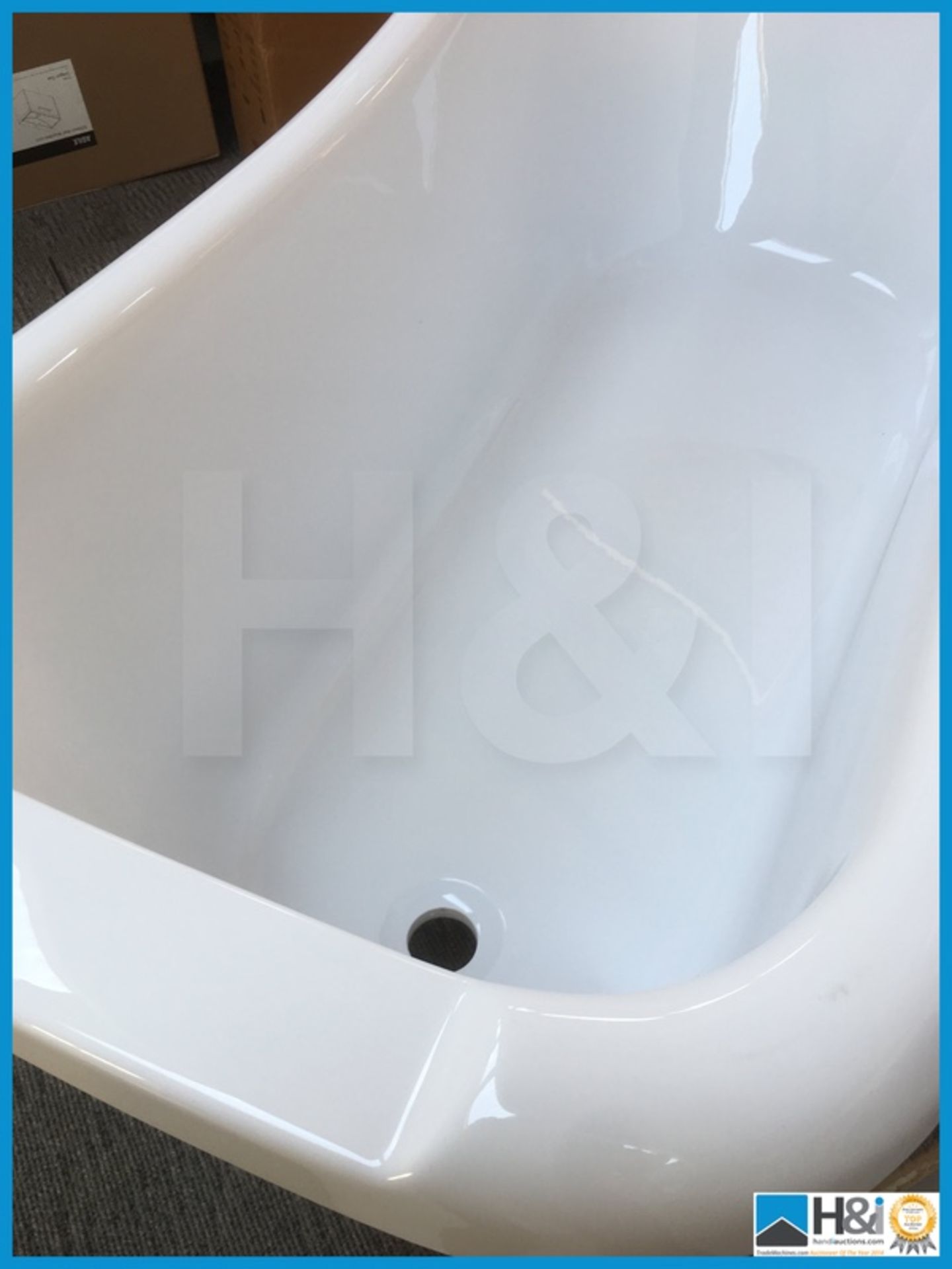 Beautiful designer free standing slipper style bathtub with metal feet. 8 mm thick acrylic. New - Image 4 of 5