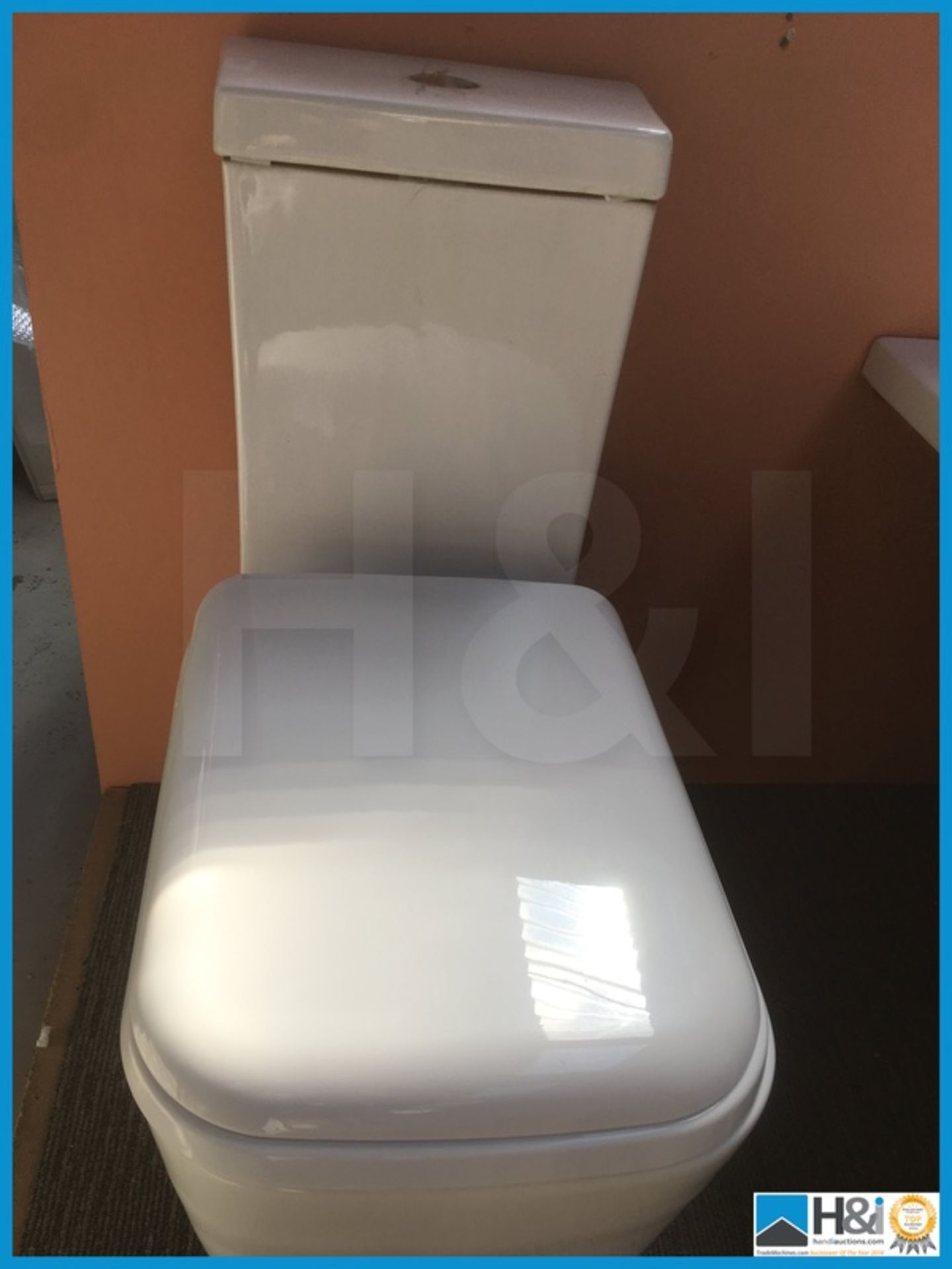 Beautiful designer square contemporary toilet with matching soft close seat. New and boxed. - Image 3 of 4