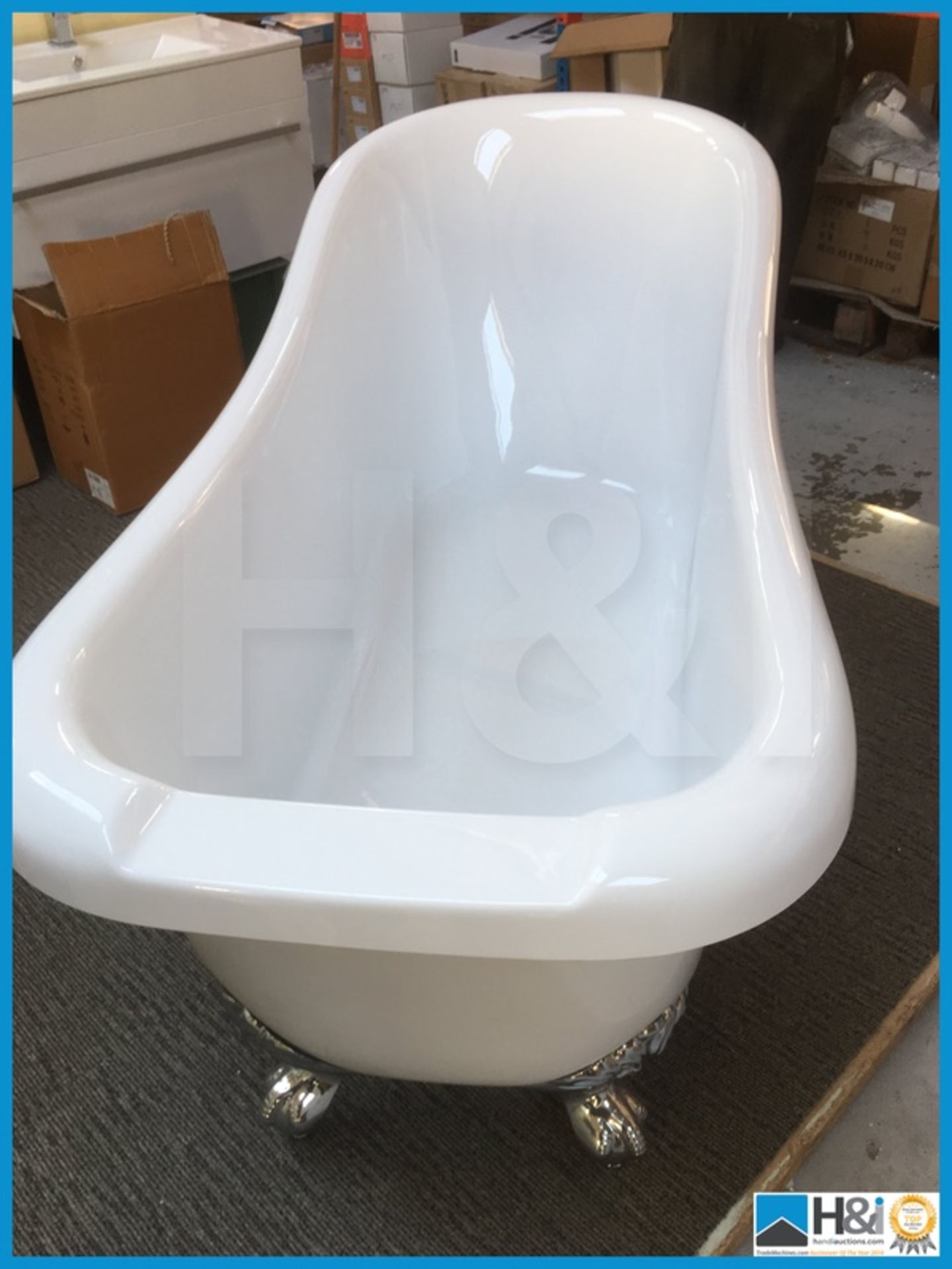 Beautiful designer free standing slipper style bathtub with metal feet. 8 mm thick acrylic. New