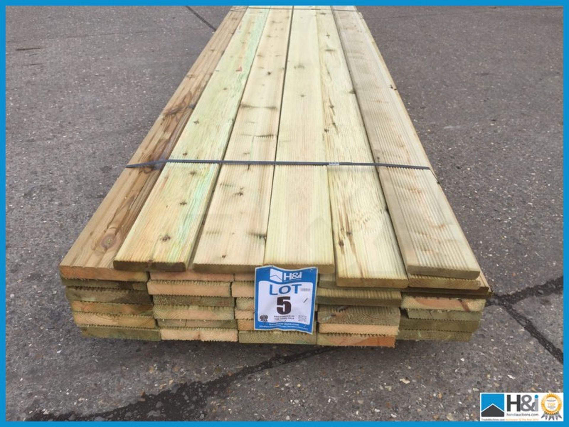 A quantity of B grade 22x125 25x150 and 32x150 decking in 2.4 3.0 and 3.6 metre lengths Appraisal: - Bild 2 aus 3