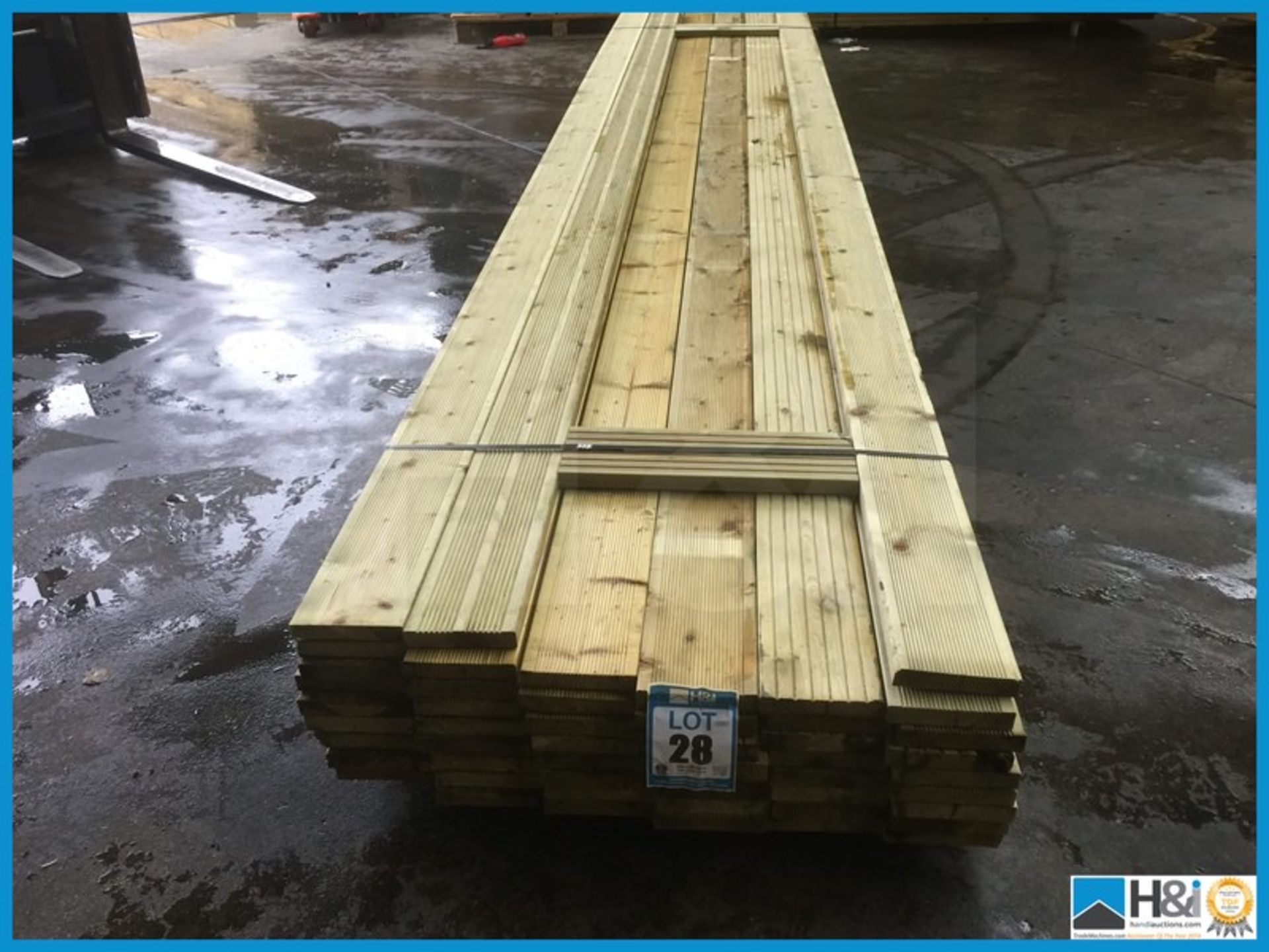 51 lengths of tanalised 32x150 decking at 5.1 metres long. Enough to cover 37m2 Appraisal: Viewing - Image 2 of 3