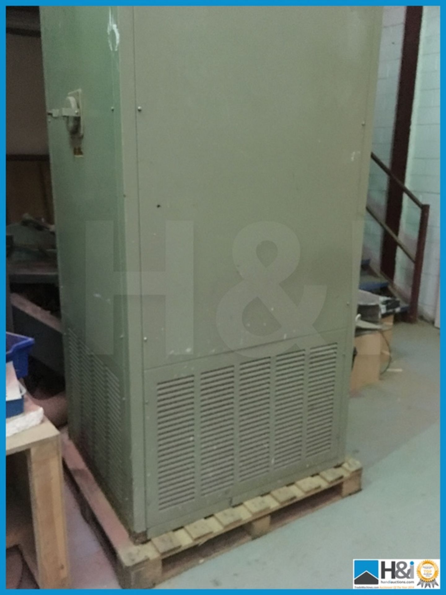 PowrMatic oil heater in excellent condition been in showroom enviroment Appraisal: Viewing - Image 2 of 7