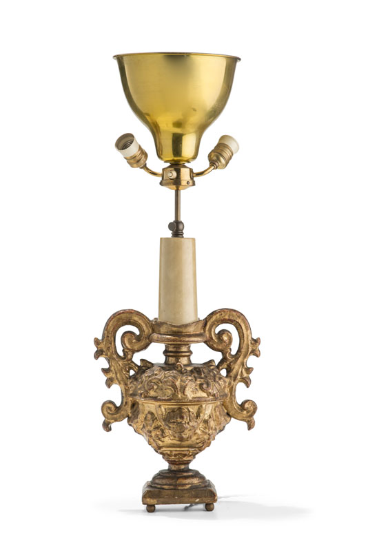 Pied de lampe en forme de vase- probablement Italie- XIXe s.- en bois et stuc partiellement doré-
