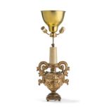 Pied de lampe en forme de vase- probablement Italie- XIXe s.- en bois et stuc partiellement doré-