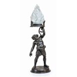 Satyre en bronze à patine verte formant pied de lampe soutenant une lumière en verre moulé- h. 60 cm