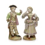 Paire de statuettes en porcelaine de Meissen- XIXe- représentant un couple galant en vêtement du