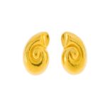 Lalaounis- paire de clips d'oreilles en or 750 texturé- signée- h. 2.5 cm- larg. 1.5 cm- 15g /