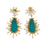 Paire de pendants d'oreilles en or 750 sertie de turquoises et perles de culture blanches- h. 5