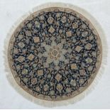 Tapis circulaire Nain en laine et soie- Iran- 3ème quart du XXe s.- à médaillon central beige et