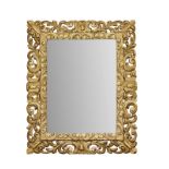 Miroir de style Baroque- fin XIXe-début XXe s.- en bois sculpté et doré à décor de coquilles et de