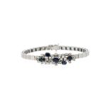 Bracelet en or gris 750 serti de diamants taille 8/8 et saphirs taille ovale- long. 18.5 cm- 22g /