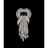 Broche circa 1910 en or gris 750 sertie de diamants taille 8/8 (total env. 4 ct)- h. 6 cm- 12g /