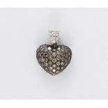 Pendentif coeur en or gris 750 pavé de diamants bruns et blancs- h. 2 cm / Heart shaped pendant