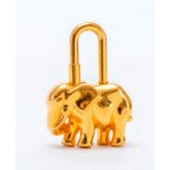 Hermès- cadenas  éléphant en métal plaqué or- housse