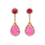 Paire de pendants d'oreilles en or rose 750 sertie de rubis taille ovale (total env. 1.2 ct)