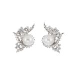 Paire de clips d'oreilles en or gris 750 sertie de diamants taille brillant (total env. 1.9 ct) et