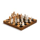 Jeu d'échecs avec pièces en bois et ivoire (complet- dans son coffret formant échiquier)- Chine-