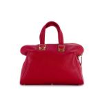 Fendi- sac Chameleon en cuir rouge vif pebbled- bandoulière réglable- bouclerie Zucca dorée brossée-