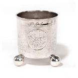 Timbale tripode Baroque en argent- par Lydolf Ridderhus- Aalborg- Danemark- fin XVIIe. Posant sur