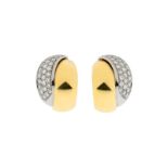 Paire de clips d'oreilles 2 ors 750  pavée de diamants taille brillant- h. 2 cm- 12g /