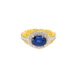 Bague 2 ors 750 sertie d'un saphir taille ovale (env. 3.5 ct) entouré de diamants taille brillant-