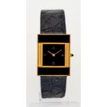 Chatelain- montre rectangulaire en or 750 et onyx- quartz- cadran noir- chiffres romains et