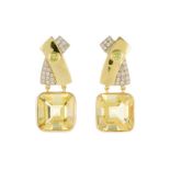 Paire de pendant d'oreilles 2 ors 750 sertie de citrines- diamants blancs et diamants jaunes- h. 3