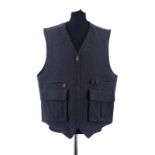 Hermès- 2 gilets dont 1 en laine gris anthracite avec doublure matelassé et 1 écru matelassé avec