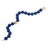 Collier 1 rang de boules de lapis lazuli et 1 boule d'or 750 brossé- fermoir en or 750- long. 48