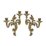 Paire d'appliques de style Louis XV- XIXe s.- en bronze doré et ciselé- fût à décor de feuilles d'