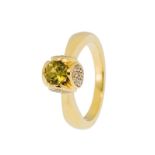 Piaget-Tulipe- bague en or 750 sertie d'un saphir jaune taille brillant entouré de diamants taille