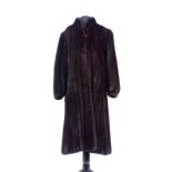 Sam Rone- Paris- attr. à- long manteau en vison acajou foncé dark mahogany- travail à bandes