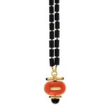 Collier en or 750 serti de corail- onyx et diamants taille brillant- long. 51 cm /