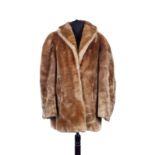 Christian Dior- manteau court en castor rasé châtaigne- col à revers- env. T42 mais coupe mixte /