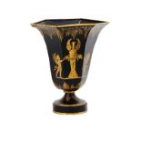 Vase Néo-classique- XIXe s.- en tôle peinte noire et décor or de frise de palmes- figure antique